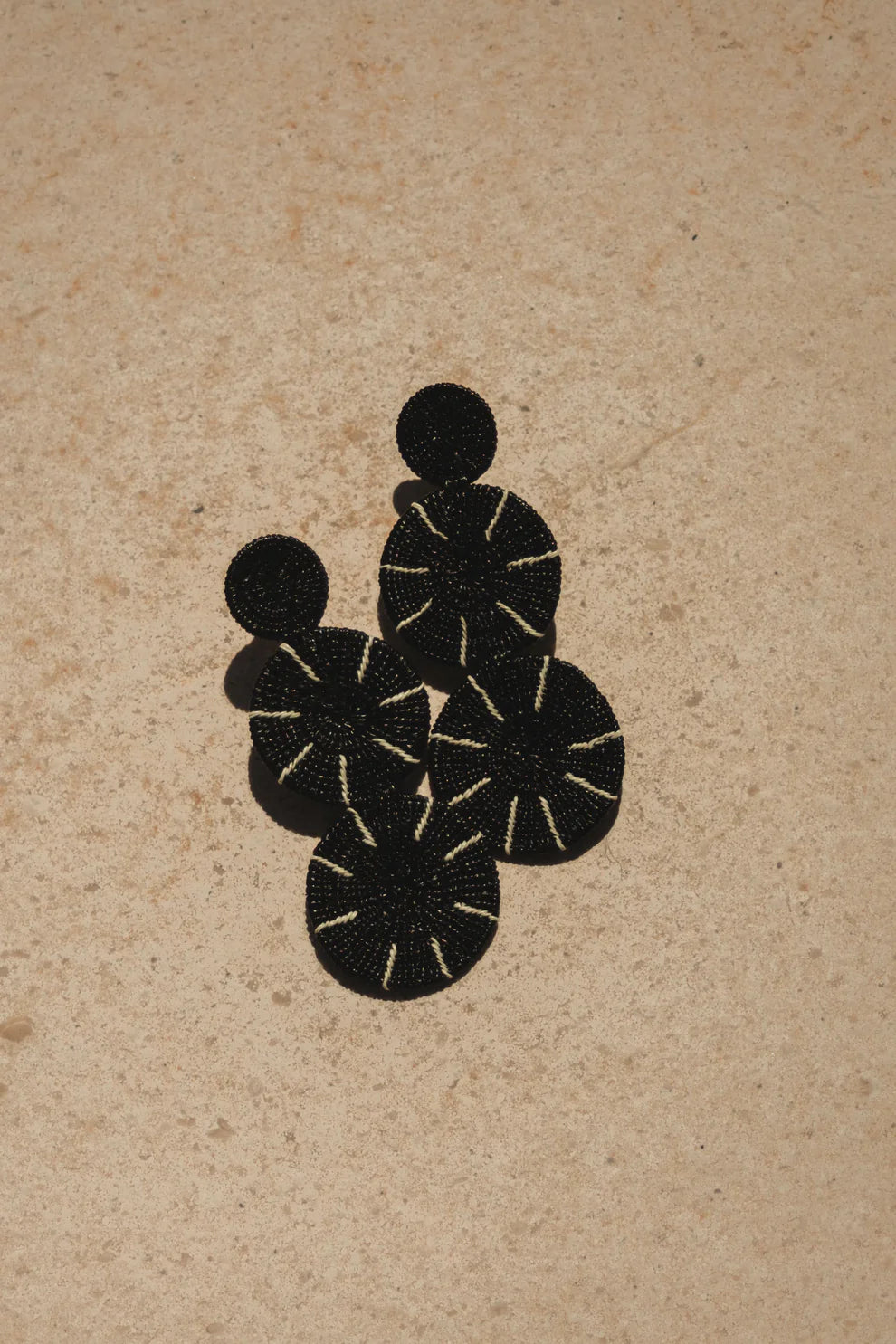 PENDIENTES DALIA NEGROS