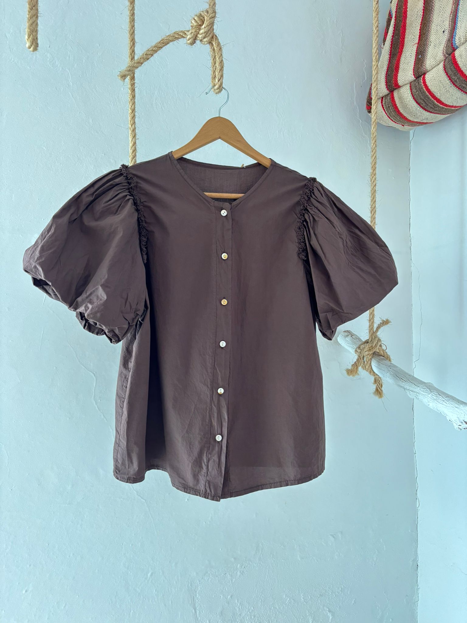 BLUSA LEONOR MARRON