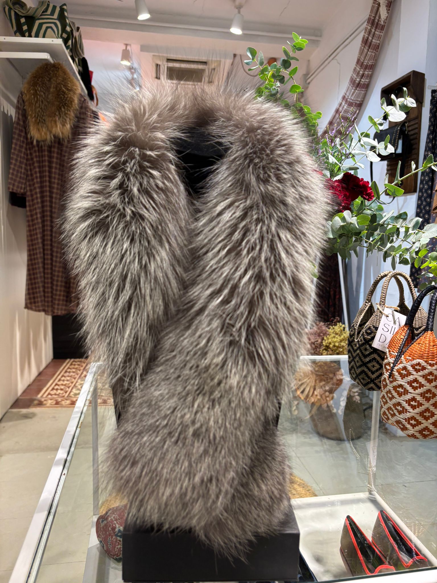 CUELLO PIEL NATURAL GRIS